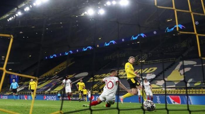 VAR incelemesi sonucu gol iptal ama penaltı var