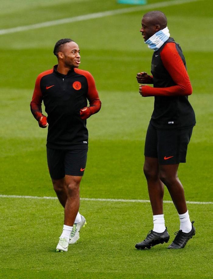 Van Persie para basıyor