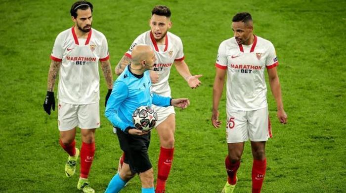 Penaltı kaçtı ama tekrar edildi