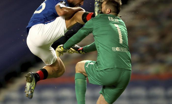 Rangers-Slavia Prag maçında sakatlık... Ondrej Kolar, hastaneye kaldırıldı