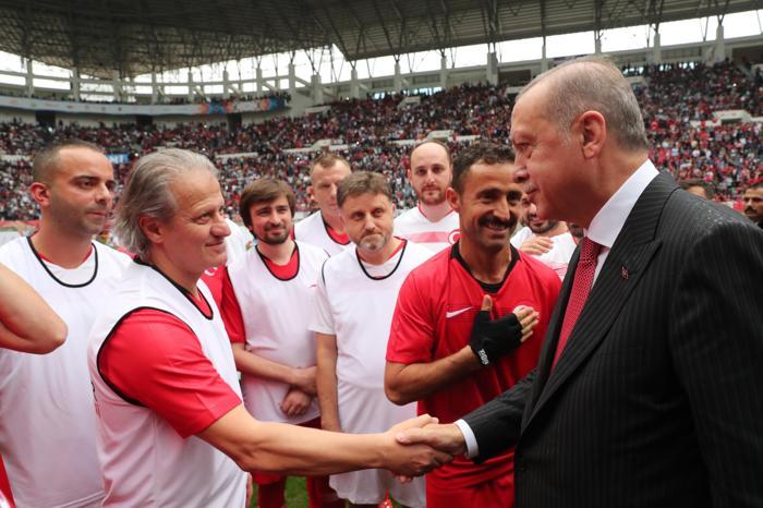 Şöhretler karması Diyarbakırda karşılaştı Başlama vuruşunu Cumhurbaşkanı Recep Tayyip Erdoğan yaptı
