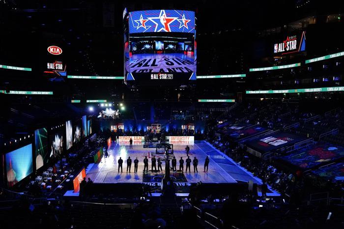 NBAde All Star heyecanı Kazanan LeBron Jamesin takımı