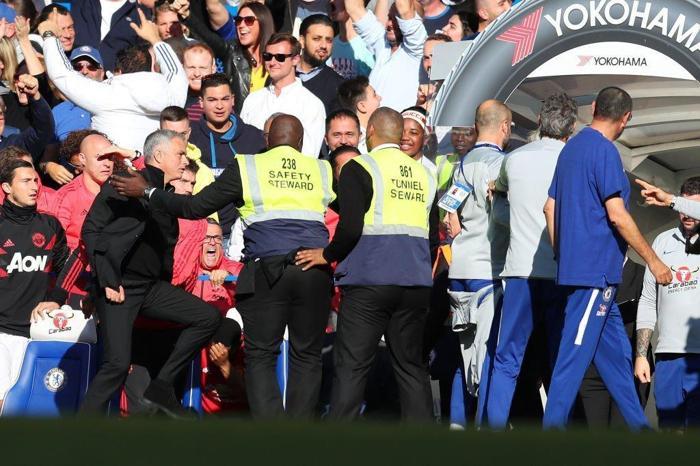 Chelsea Manchester United maçında Jose Mourinhoyu çıldırtan olay