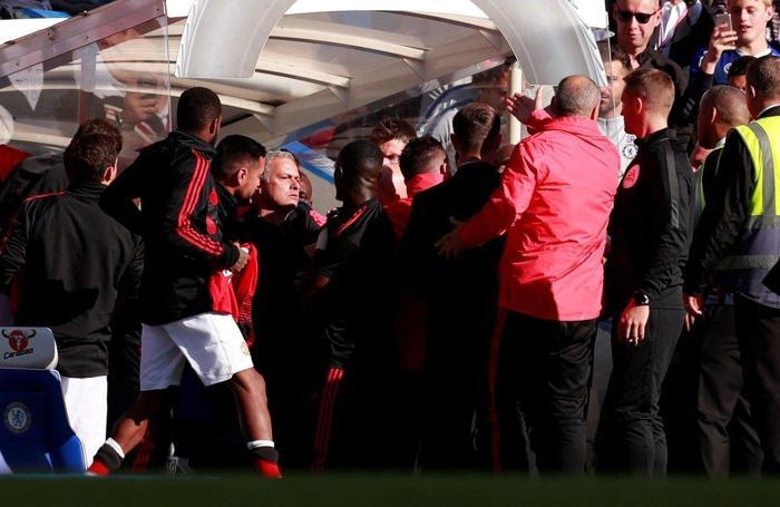 Chelsea Manchester United maçında Jose Mourinhoyu çıldırtan olay