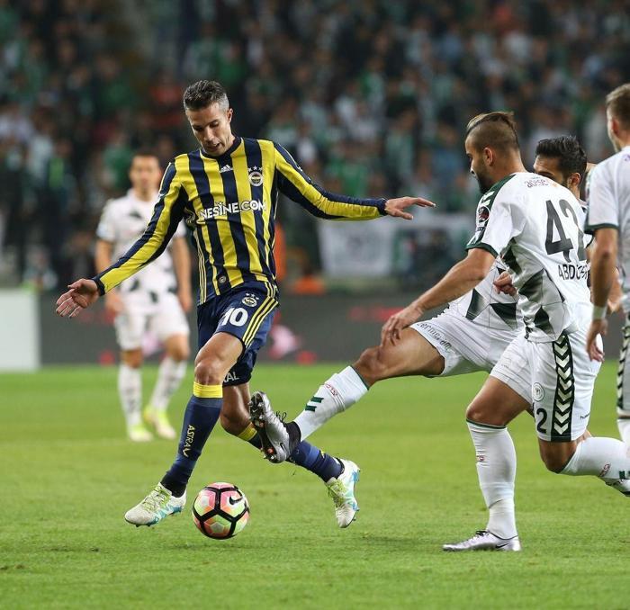 Fenerbahçede Van Persie, Burak Yılmazın yanına gidiyor