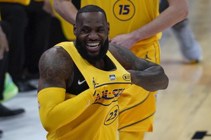 NBAde All Star heyecanı Kazanan LeBron Jamesin takımı