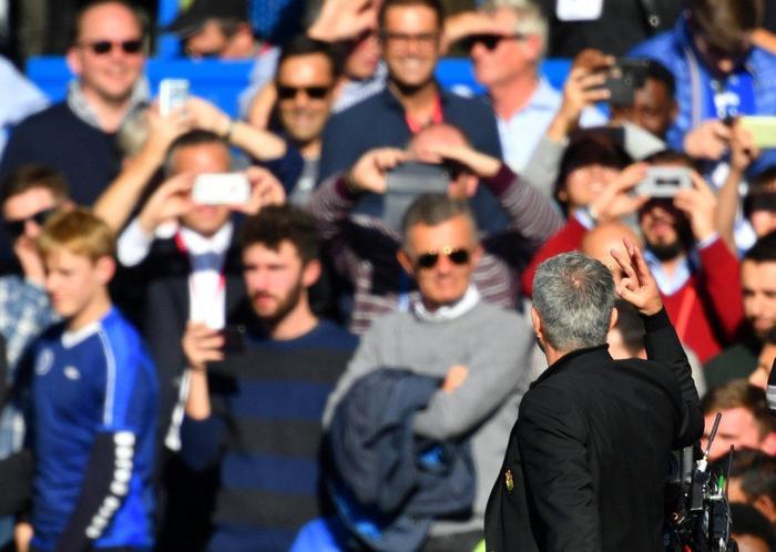Chelsea Manchester United maçında Jose Mourinhoyu çıldırtan olay