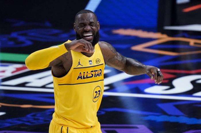 NBAde All Star heyecanı Kazanan LeBron Jamesin takımı
