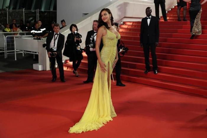 Irina Shayk Cannesa damga vurdu