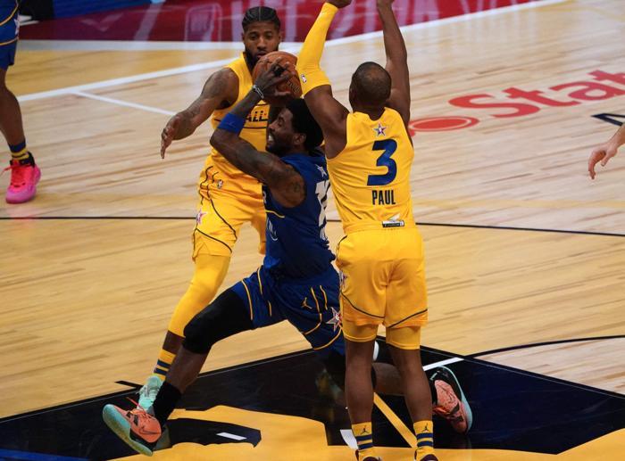 NBAde All Star heyecanı Kazanan LeBron Jamesin takımı
