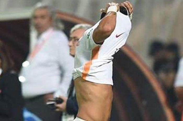 Yasin Öztekin çıldırdı Yedek kulübesini yumrukladı...