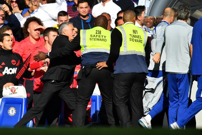 Chelsea Manchester United maçında Jose Mourinhoyu çıldırtan olay