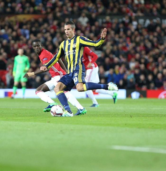 Fenerbahçede Van Persie, Burak Yılmazın yanına gidiyor