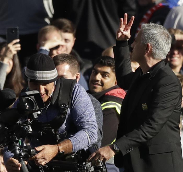 Chelsea Manchester United maçında Jose Mourinhoyu çıldırtan olay