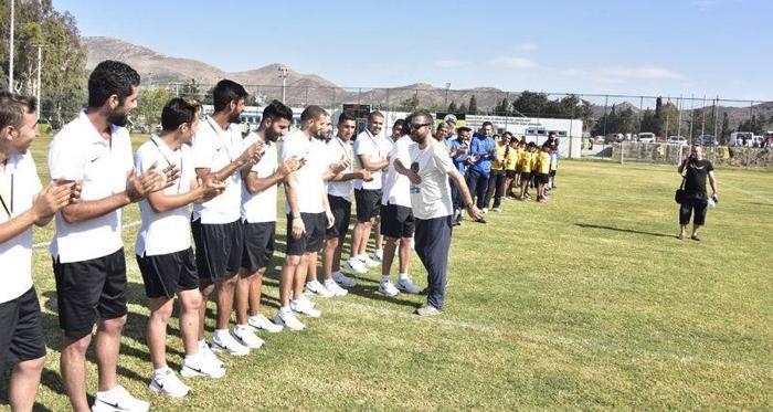 Nejat İşler sezonu böyle açtı İşte tişörtündeki çarpıcı detay