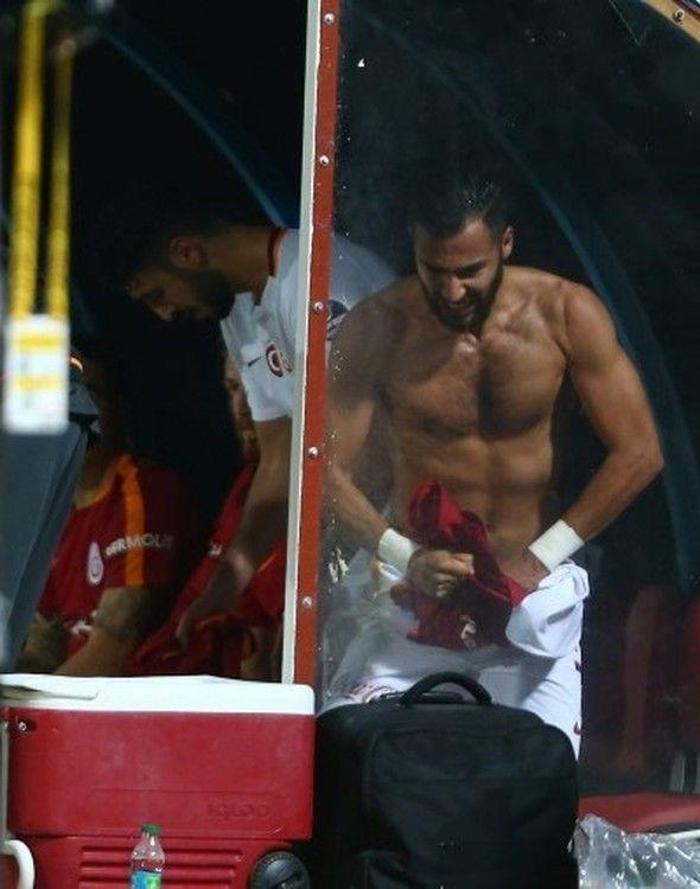 Yasin Öztekin çıldırdı Yedek kulübesini yumrukladı...