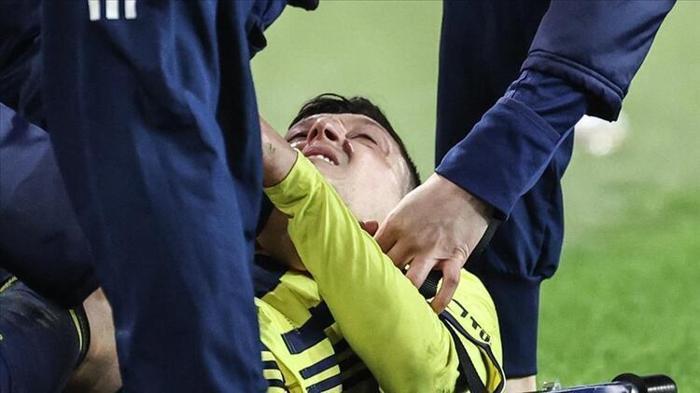 Fenerbahçede Mesut Özil ve Luiz Gustavo için sakatlık gerçeği