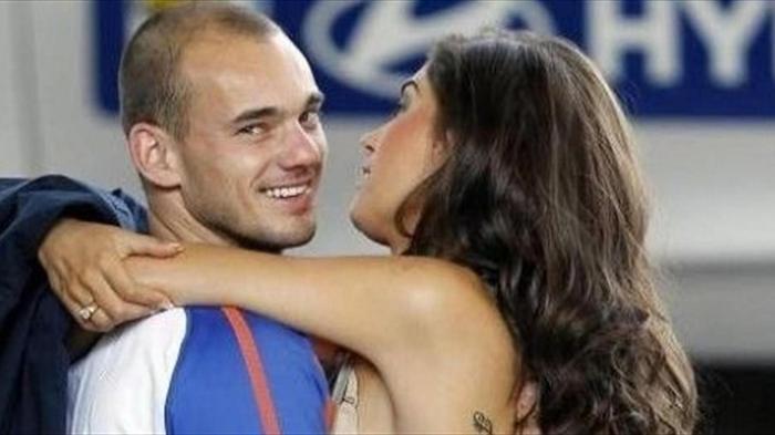 Wesley Sneijder ve Yolanthe Cabau yeni evine taşındı