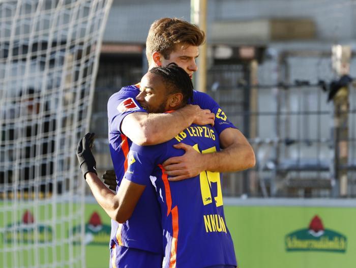 Alexander Sörloth fırtınası Leipzigde esmeye başladı