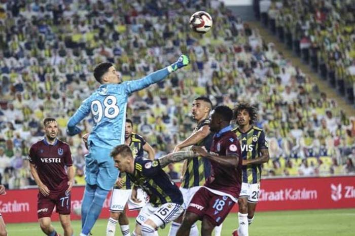 Fenerbahçeden kaleye 10 yıllık yatırım Volkan Demirel farkı