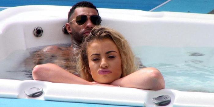 Jermaine Pennantın eşi Alice Goodwin yatak sahnesi hakkında konuştu