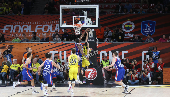 Final Fourda Fenerbahçe Beko - Anadolu Efes maçından ekrana yansımayanlar