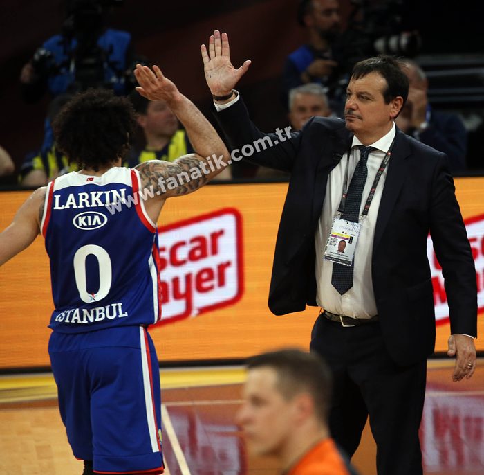 Final Fourda Fenerbahçe Beko - Anadolu Efes maçından ekrana yansımayanlar