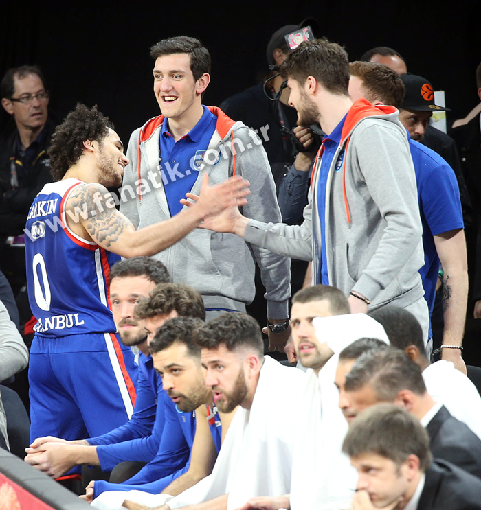 Final Fourda Fenerbahçe Beko - Anadolu Efes maçından ekrana yansımayanlar