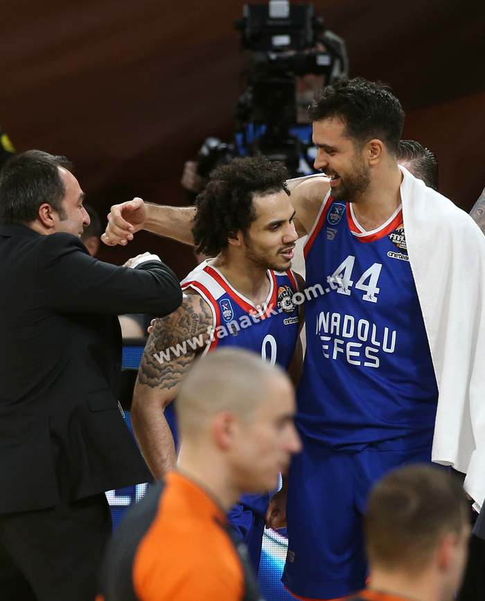 Final Fourda Fenerbahçe Beko - Anadolu Efes maçından ekrana yansımayanlar