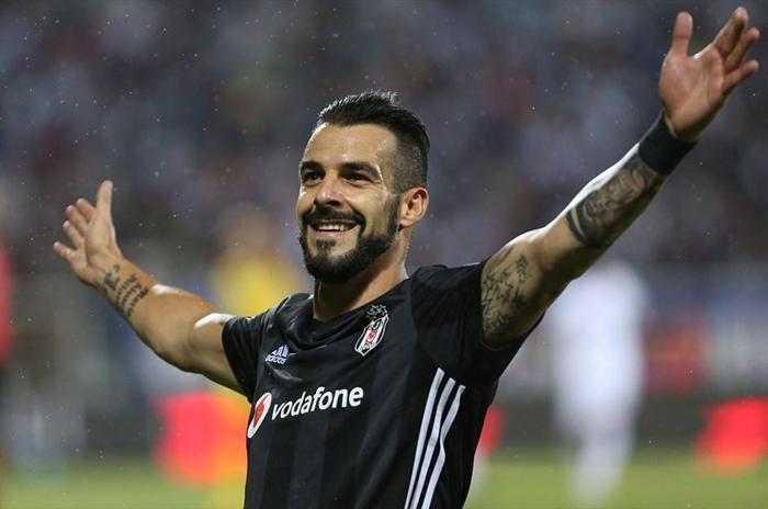 Beşiktaşın eski golcüsü Alvaro Negredodan olay transfer itirafı