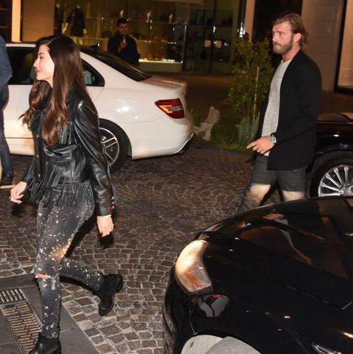 Kıvanç Tatlıtuğ ve eşi, Wesley Sneijder ve Yolanthe Cabau ile yemeğe çıktı