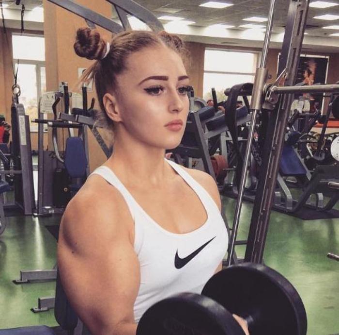 Instagramın kaslı Barbiesi: Julia Vins