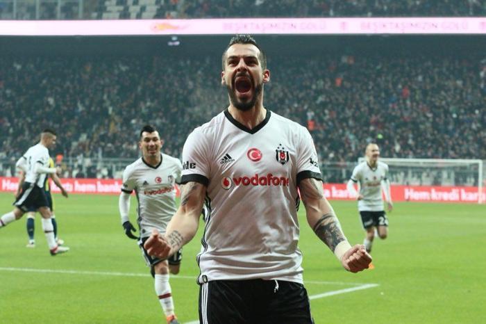 Beşiktaşın eski golcüsü Alvaro Negredodan olay transfer itirafı