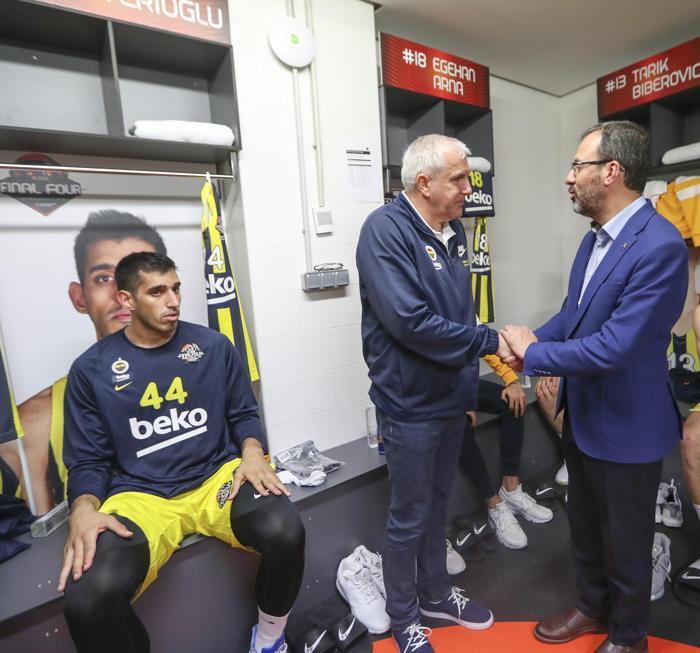 Final Fourda Fenerbahçe Beko - Anadolu Efes maçından ekrana yansımayanlar