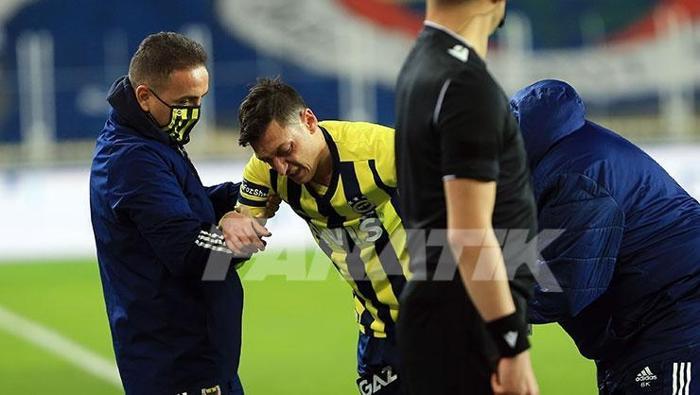 Son dakika Fenerbahçe haberi: Mesut Özilin bileğinin döndüğü o an