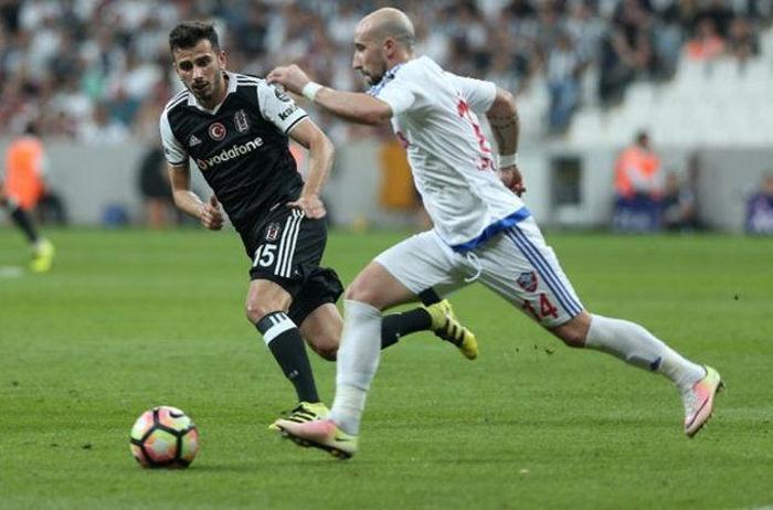 Oğuzhan Özyakup kendini yaktı
