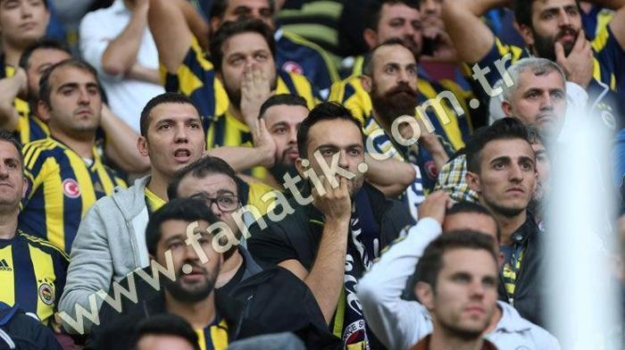 Fenerbahçe taraftarından yönetim istifa tezahüratı
