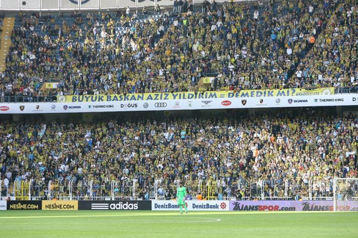 Fenerbahçe taraftarından yönetim istifa tezahüratı