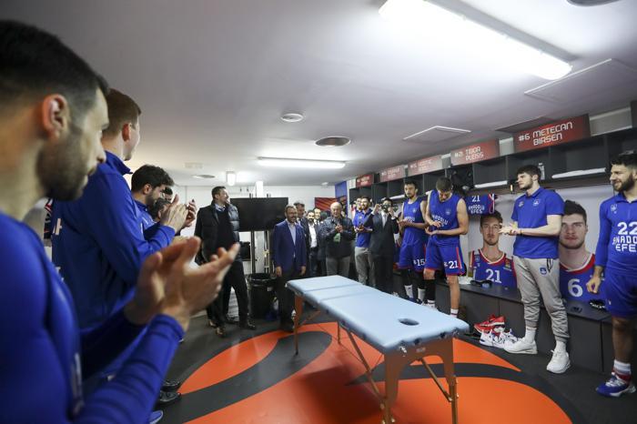 Final Fourda Fenerbahçe Beko - Anadolu Efes maçından ekrana yansımayanlar