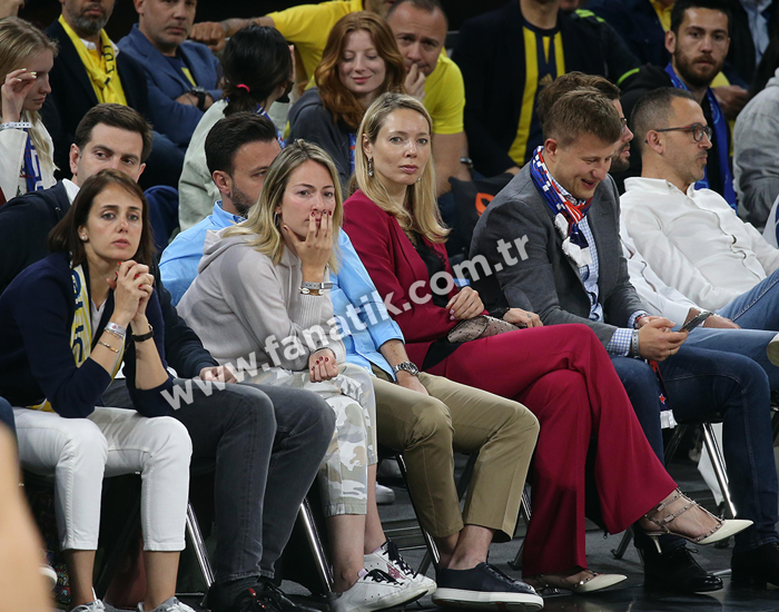 Final Fourda Fenerbahçe Beko - Anadolu Efes maçından ekrana yansımayanlar