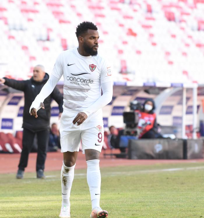 Hataysporda Boupendza alçıyla oynadı