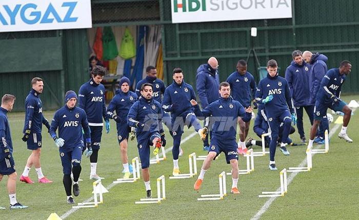 Fenerbahçe idmanında dikkat çeken detay Emre Belözoğlu ve Erol Bulut...