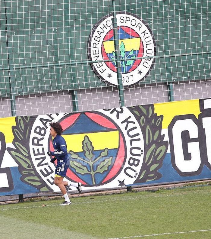 Fenerbahçe idmanında dikkat çeken detay Emre Belözoğlu ve Erol Bulut...