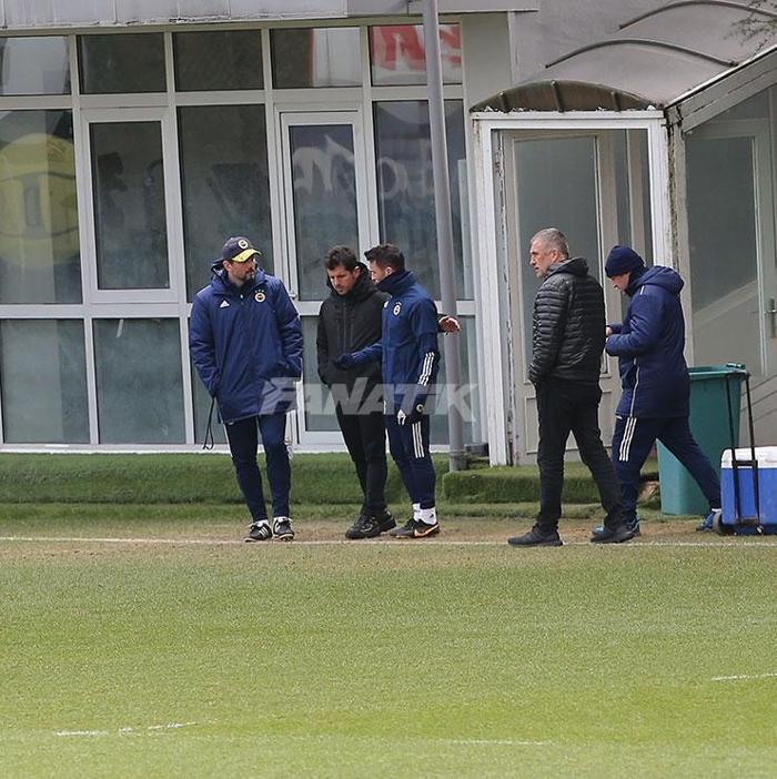 Fenerbahçe idmanında dikkat çeken detay Emre Belözoğlu ve Erol Bulut...