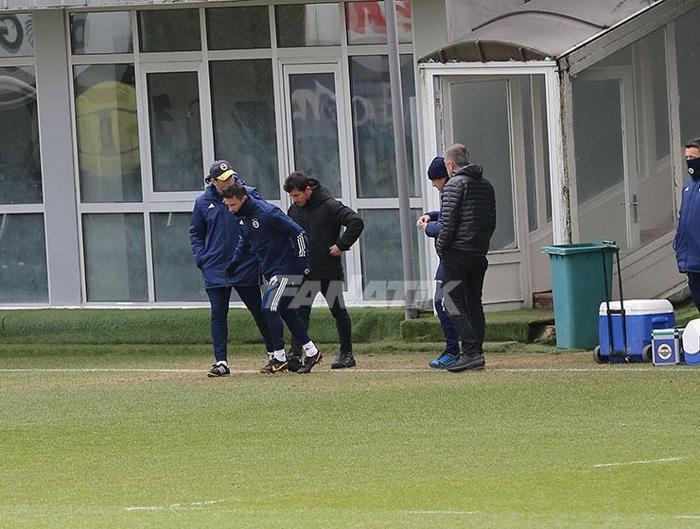 Fenerbahçe idmanında dikkat çeken detay Emre Belözoğlu ve Erol Bulut...