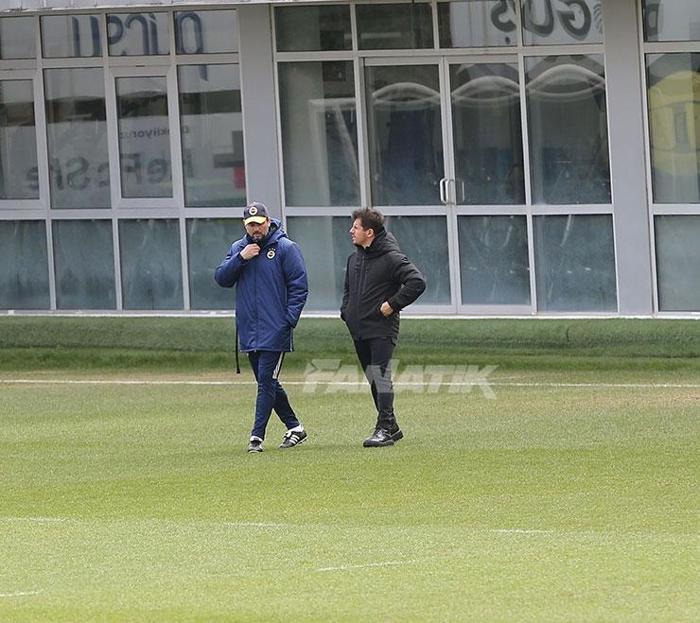 Fenerbahçe idmanında dikkat çeken detay Emre Belözoğlu ve Erol Bulut...