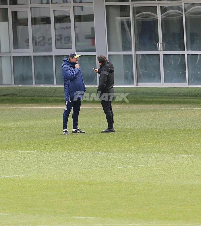 Fenerbahçe idmanında dikkat çeken detay Emre Belözoğlu ve Erol Bulut...