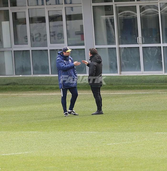Fenerbahçe idmanında dikkat çeken detay Emre Belözoğlu ve Erol Bulut...