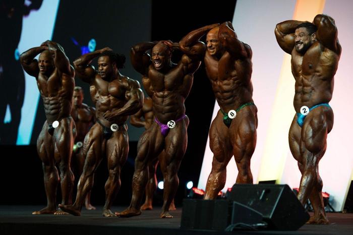 Arnold Classicten renkli kareler