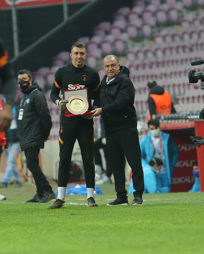 Galatasaray - Erzurumspor | Fernando Musleranın plaketi Fatih Terimden